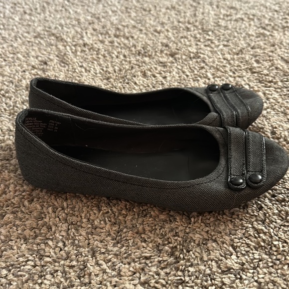 Faded Glory gray women’s adorable flats with two straps and buttons on top - Picture 2 of 6